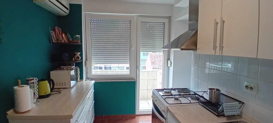 Kitchen or kitchenette, dishwasher, oven, stove