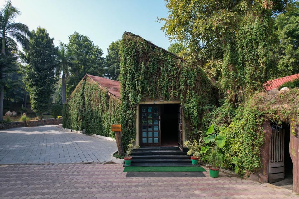 Facade/entrance
