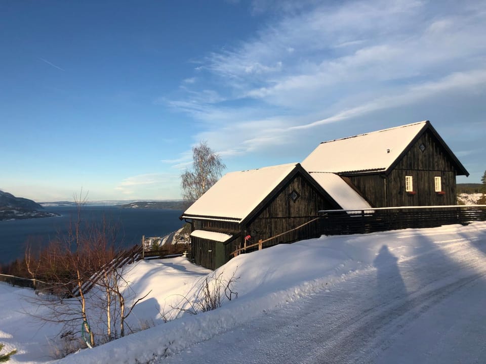 Property building, Day, Winter, Lake view, Mountain view
