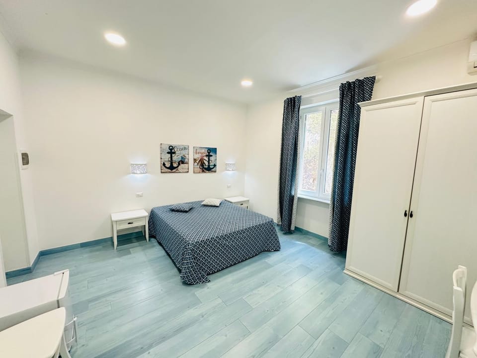 Bed, Photo of the whole room, Bedroom, wardrobe