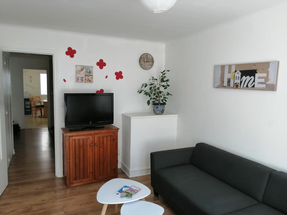 Communal lounge/ TV room, TV and multimedia, Living room