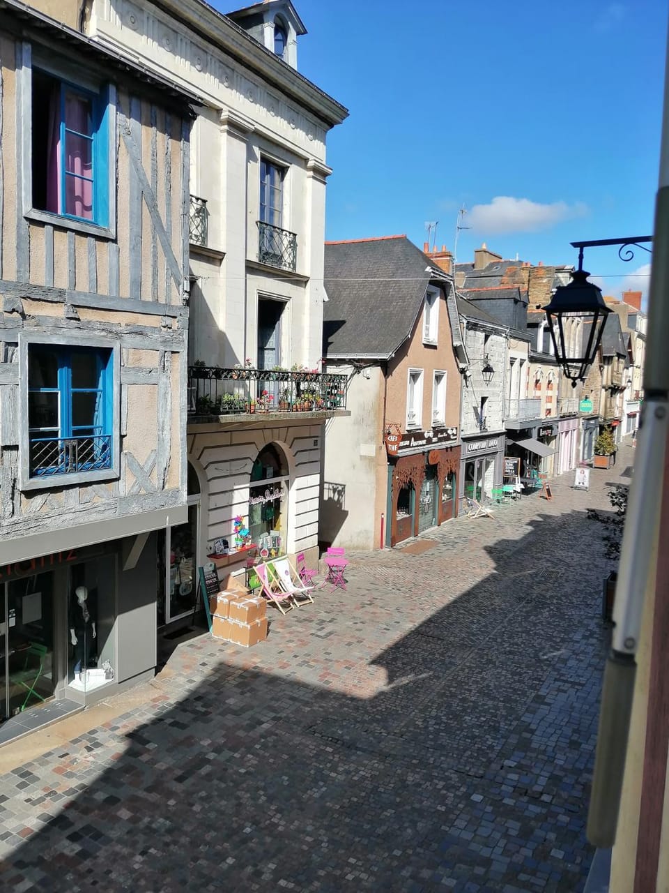 Restaurant/places to eat, Neighbourhood, City view, Street view, Supermarket/grocery shop
