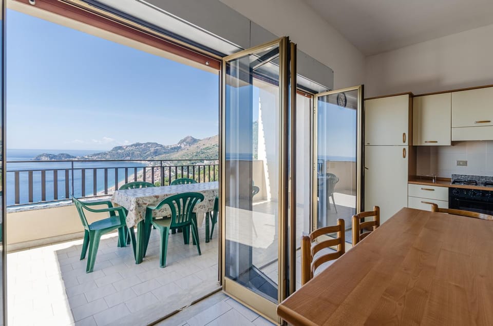Balcony/Terrace, Kitchen or kitchenette, Dining area, Sea view