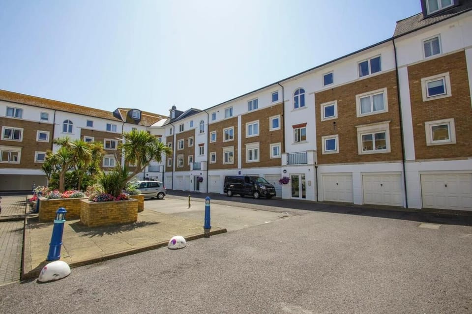 Britannia Harbour View - Parking - by Brighton Holiday Lets Apartment in Brighton