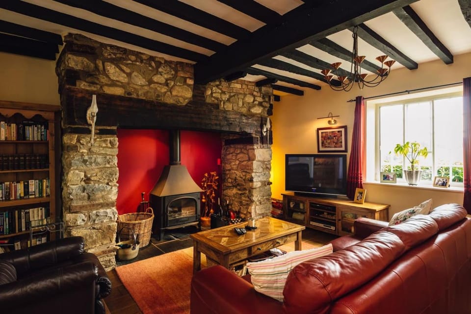 Communal lounge/ TV room, Living room, fireplace