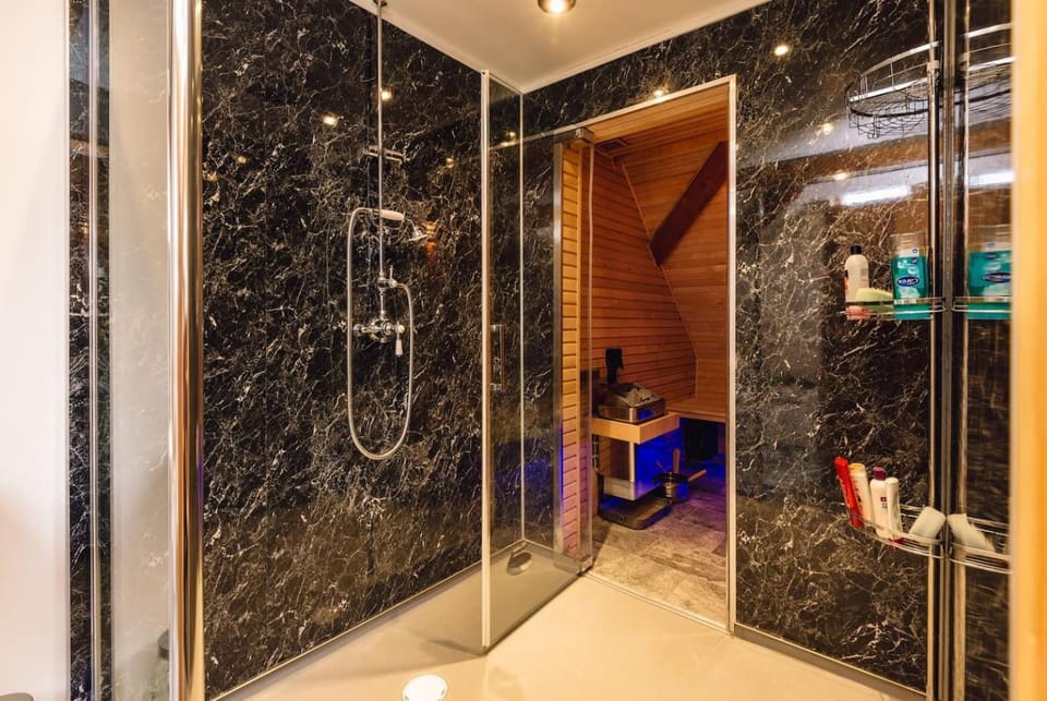 Shower, Sauna, Sauna