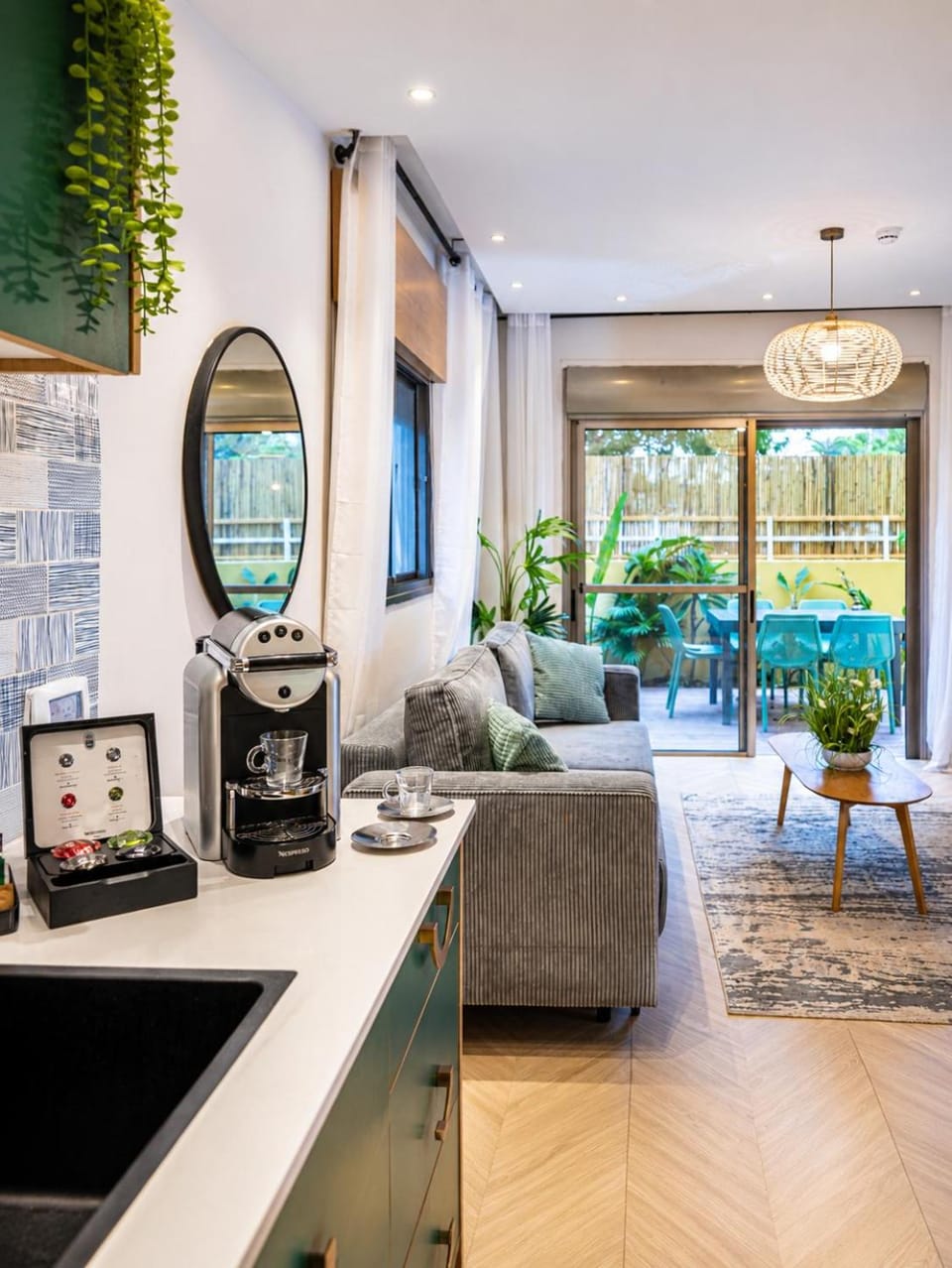 Property building, Kitchen or kitchenette, Seating area, Dining area