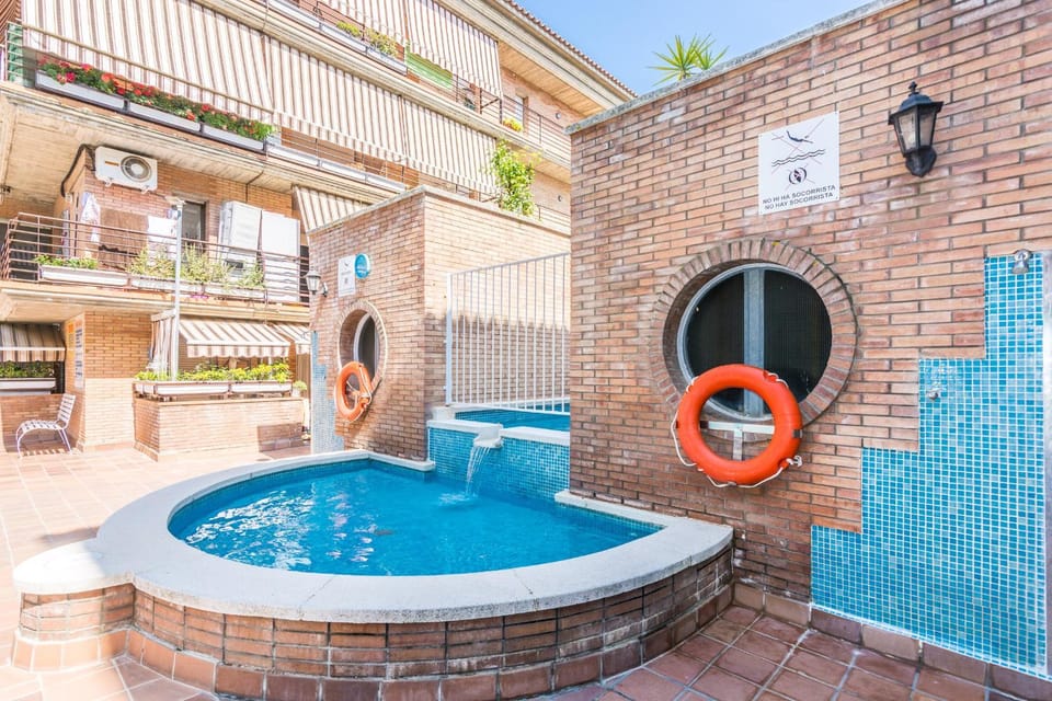 Swimming pool, Swimming pool