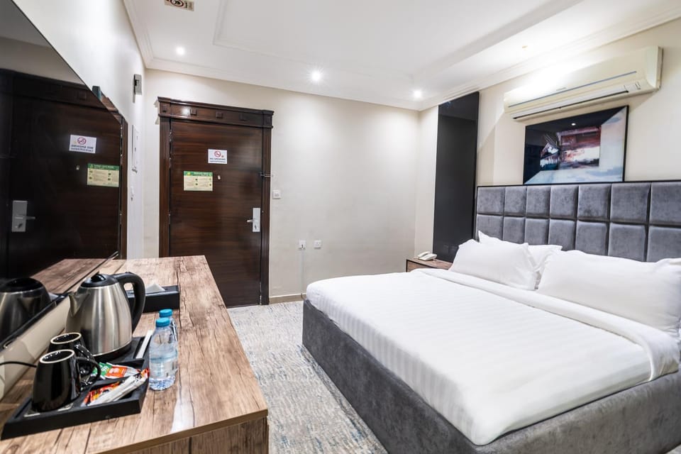 Bed, TV and multimedia, Photo of the whole room, Bedroom, air conditioner