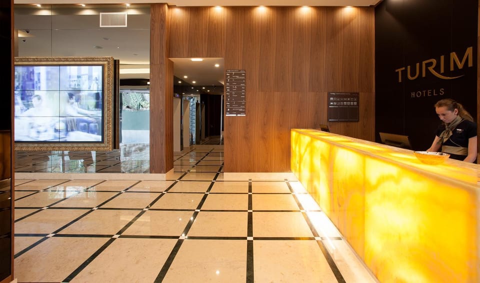 Staff, Facade/entrance, Property logo or sign, Lobby or reception