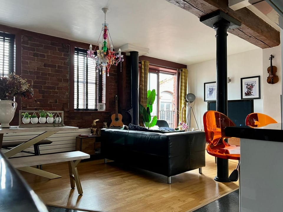 2 Bed Duplex Penthouse Apartment by Mathew Street Sleeps 6 Apartment in Liverpool