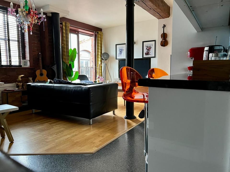 2 Bed Duplex Penthouse Apartment by Mathew Street Sleeps 6 Apartment in Liverpool
