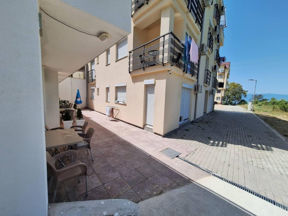 Day, Neighbourhood, View (from property/room), Street view
