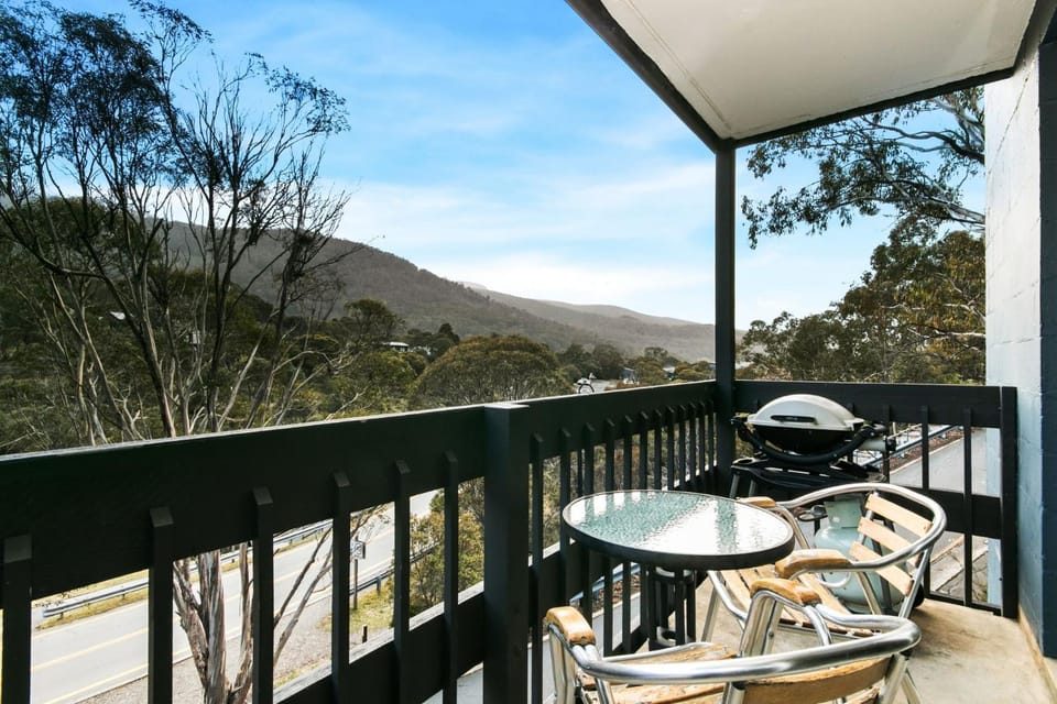 Balcony/Terrace, Dining area, Mountain view