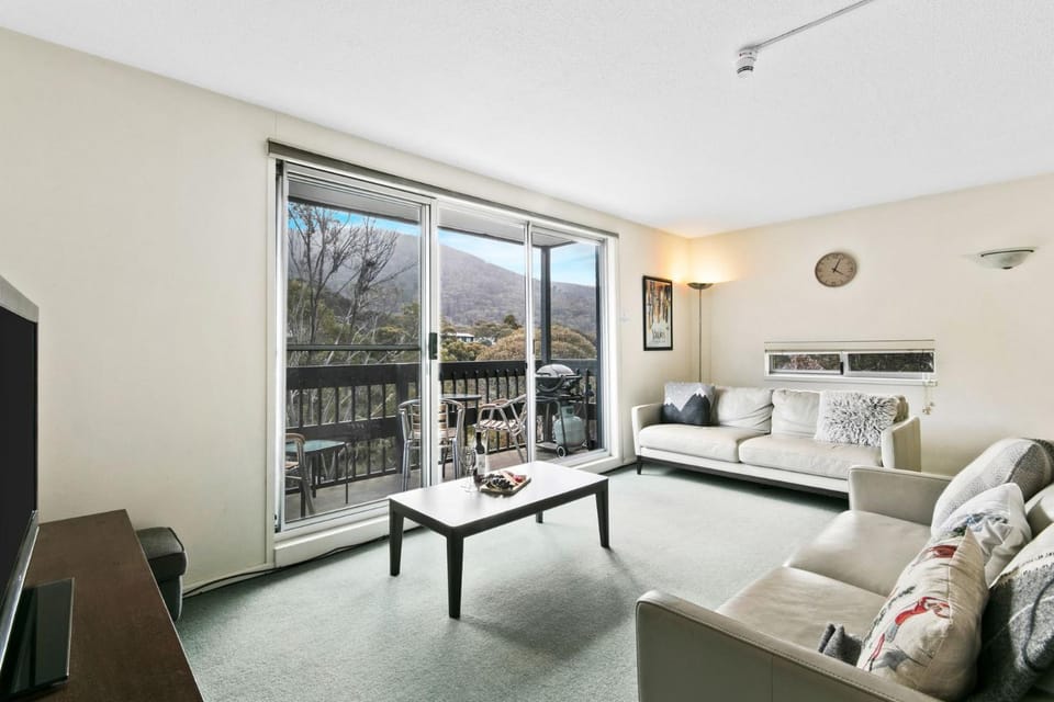 View (from property/room), Balcony/Terrace, Living room, Seating area