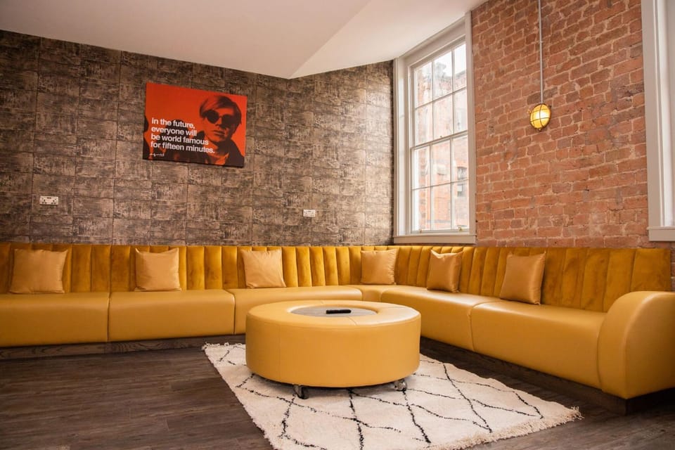 Living room, Seating area