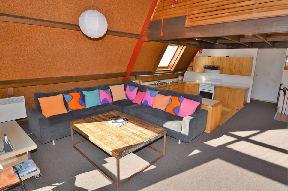 Kitchen or kitchenette, Seating area, Dining area