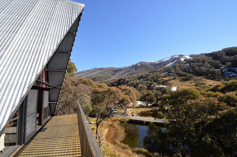Property building, Balcony/Terrace, Mountain view