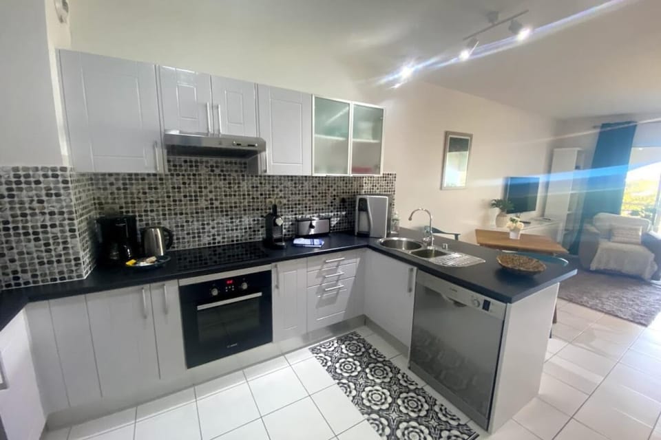 Sea View Studio - West Papeete Apartment in Pape'ete