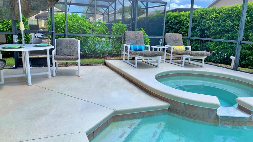 Patio, Day, Hot Tub, On site, Pool view, Swimming pool, Swimming pool, sunbed