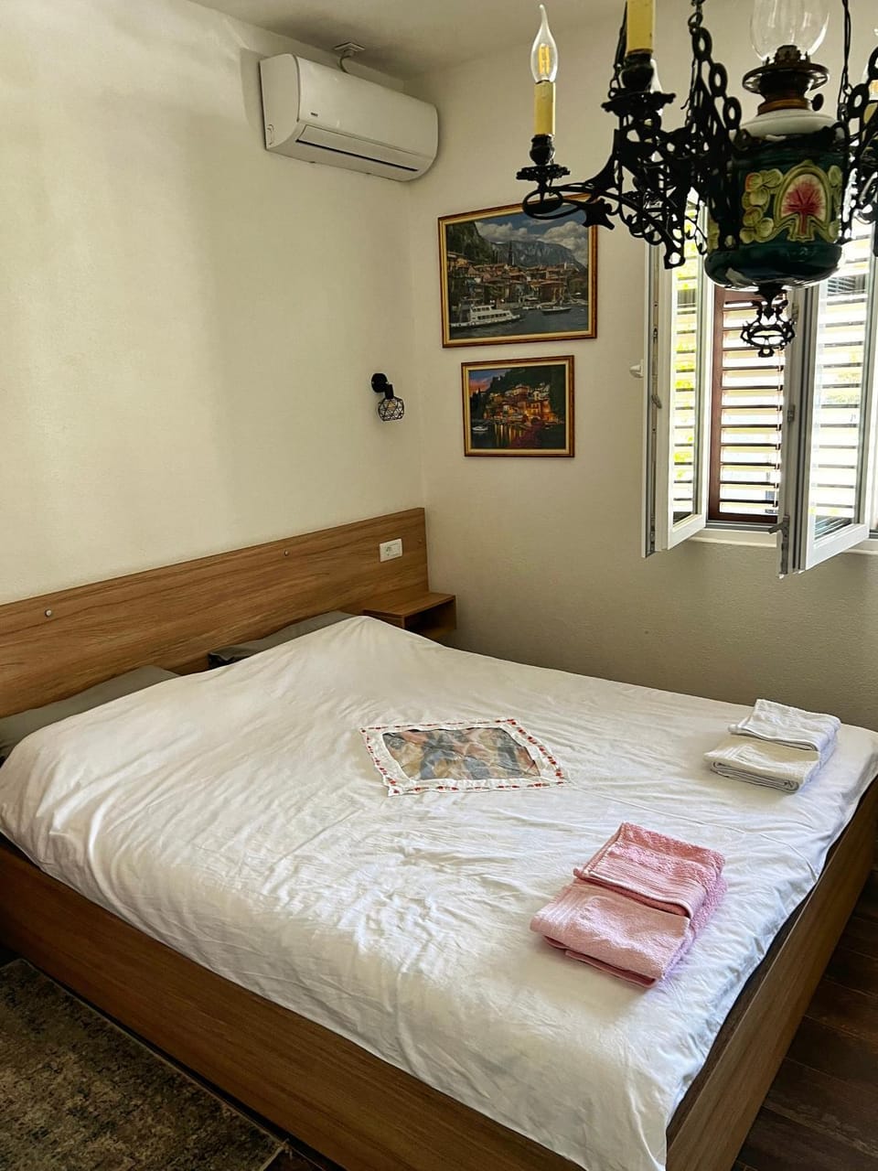 Bed, Bedroom, air conditioner, air conditioner