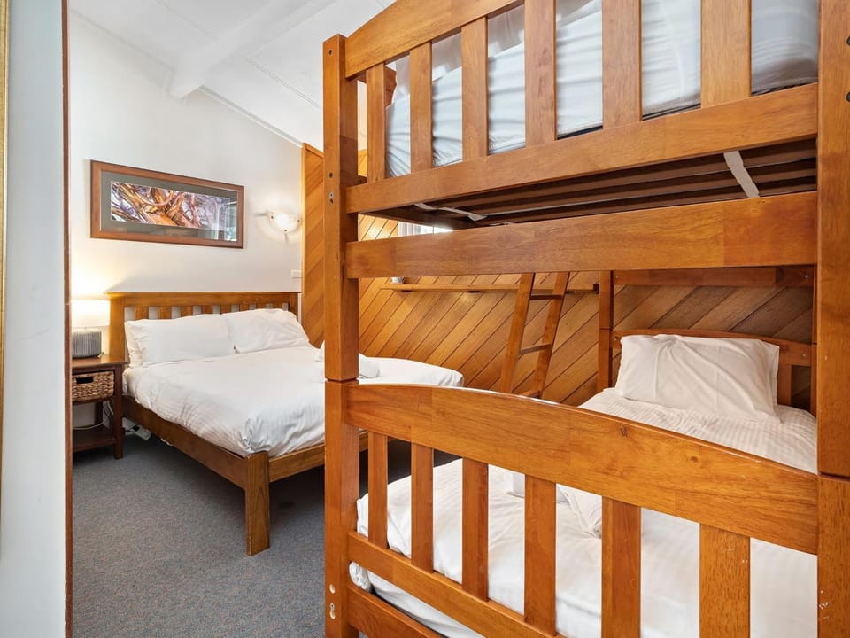 Bed, Bedroom, bunk bed