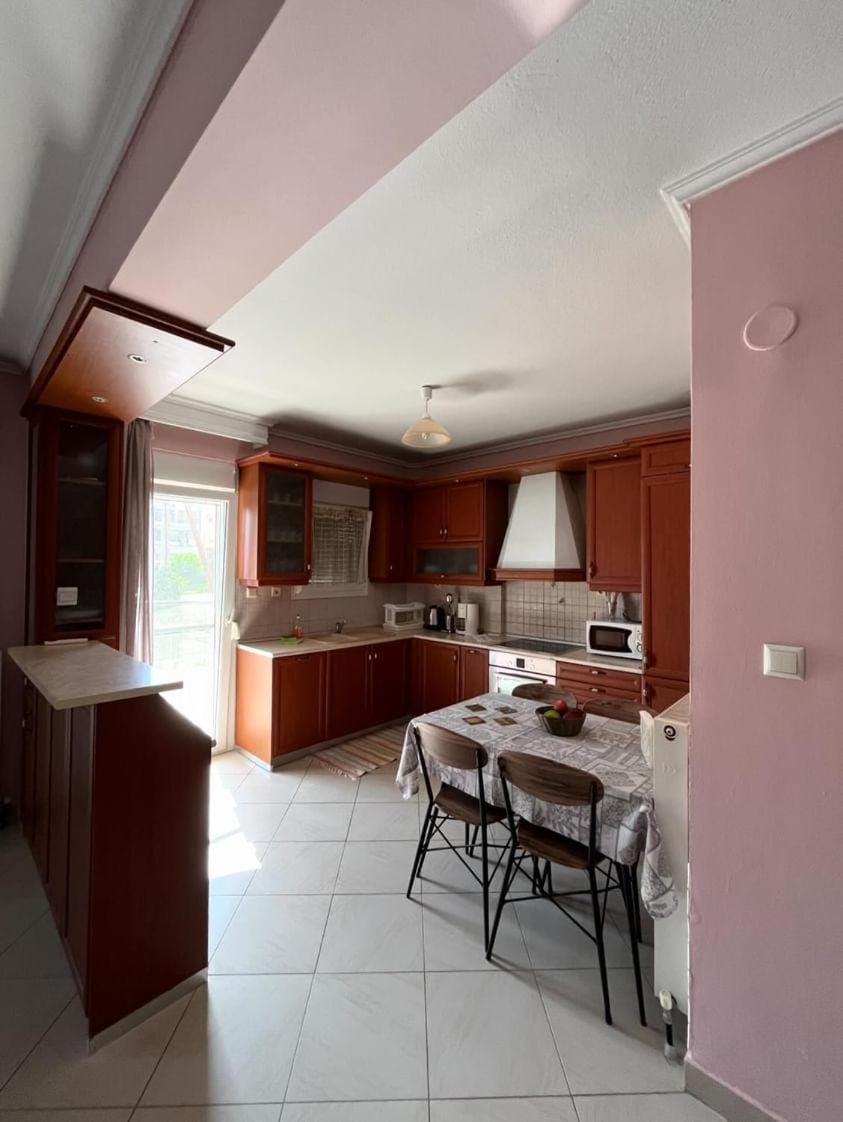 Kitchen or kitchenette, Dining area, stove