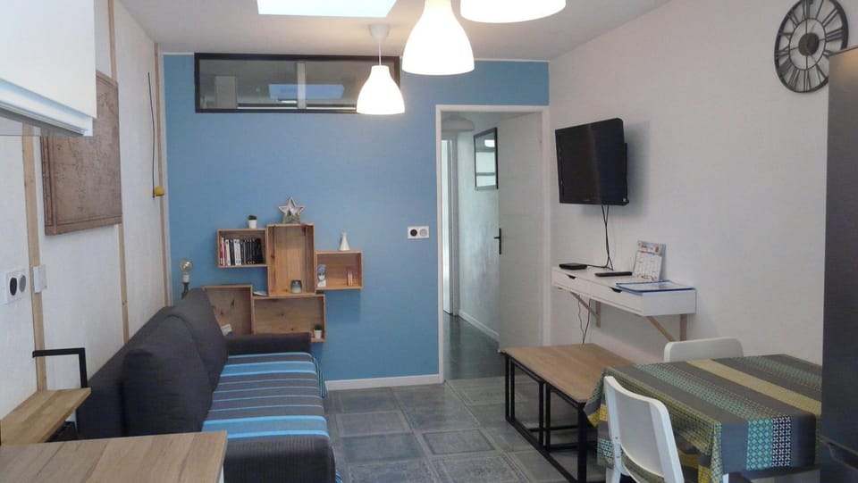 Communal lounge/ TV room, TV and multimedia, Living room, Dining area