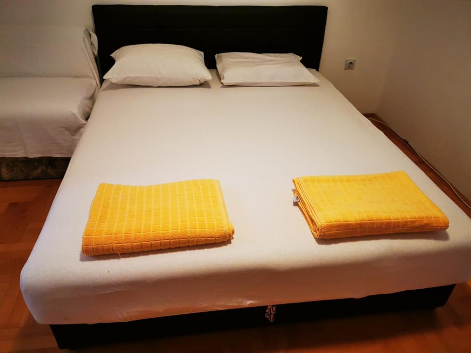 Bed, Photo of the whole room, Bedroom, heating, heating, internet, internet, towels