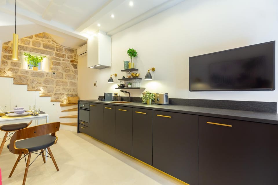TV and multimedia, Kitchen or kitchenette, Dining area