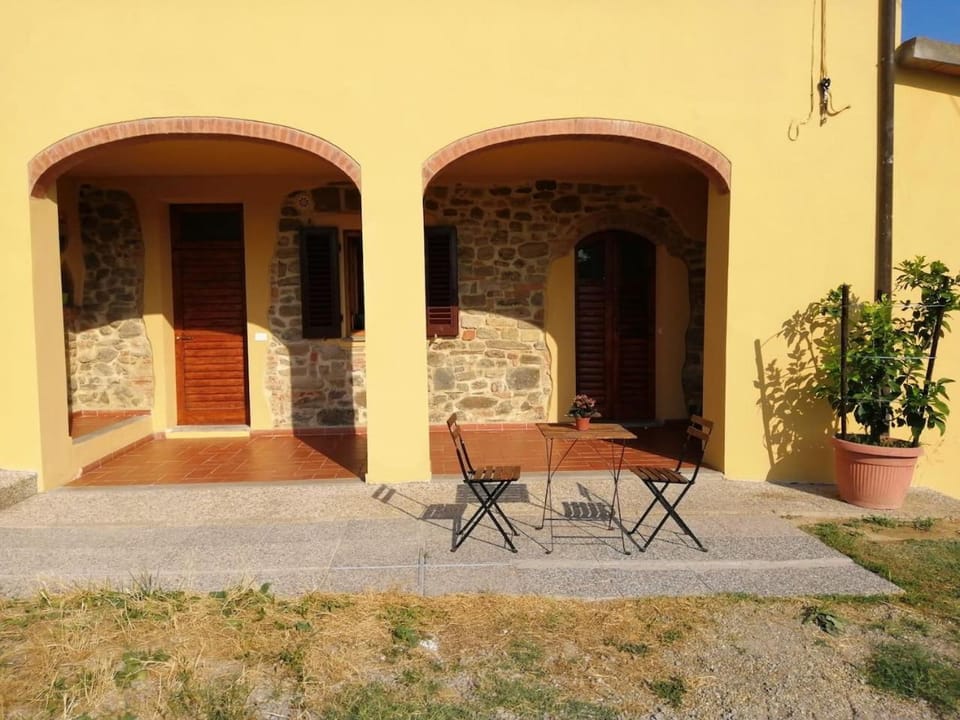 Patio, Facade/entrance