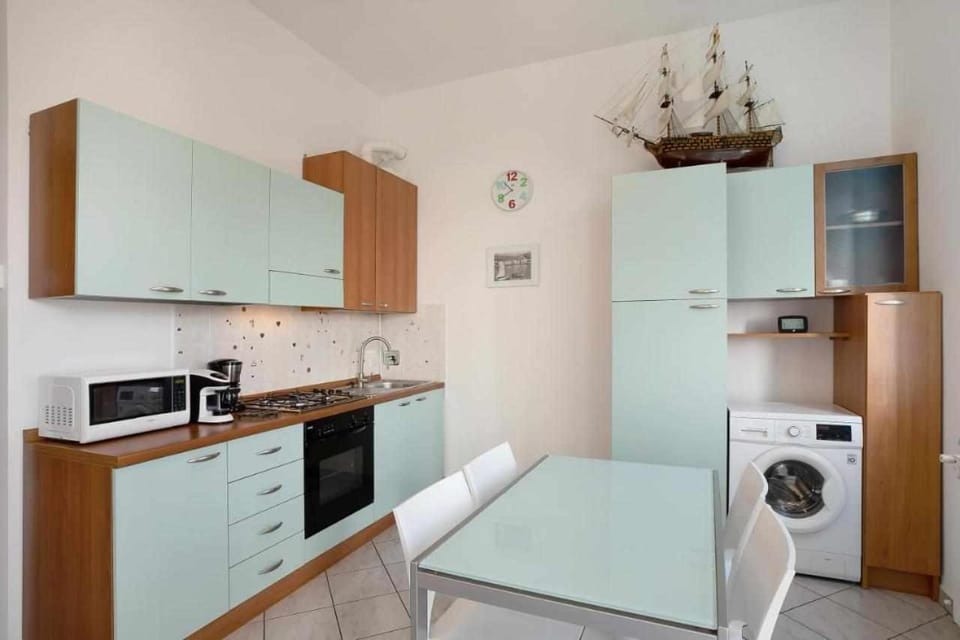 Kitchen or kitchenette, Living room