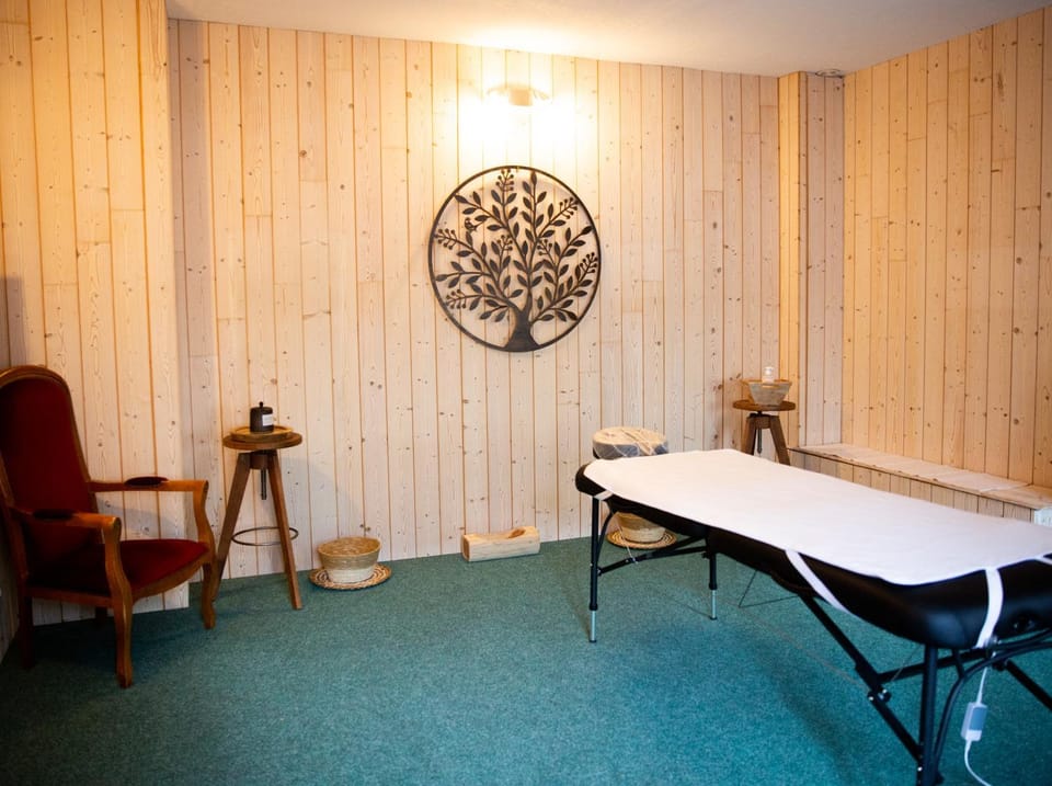 Massage, Spa and wellness centre/facilities