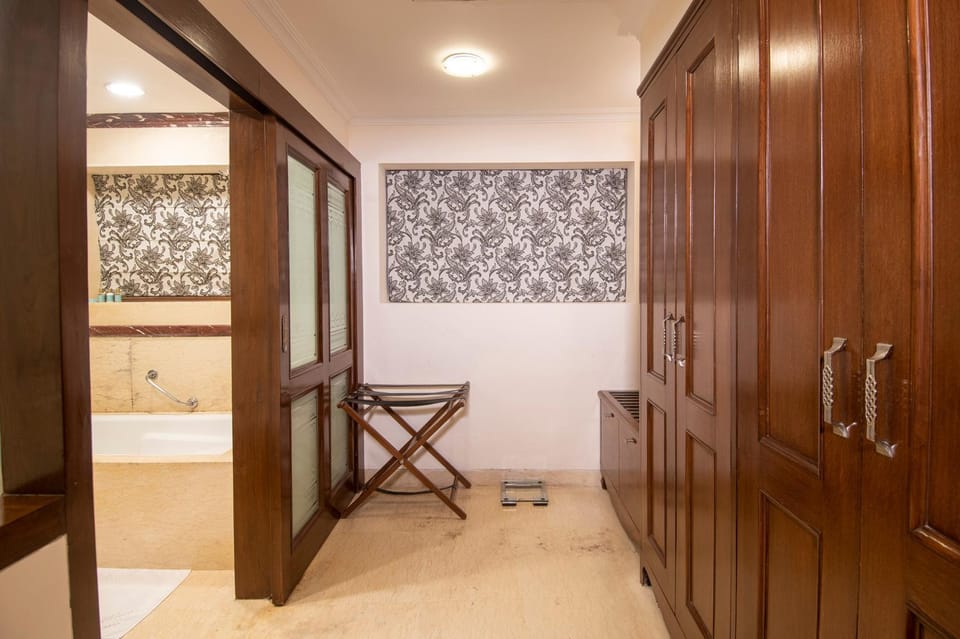 Bathroom, Bath, wardrobe