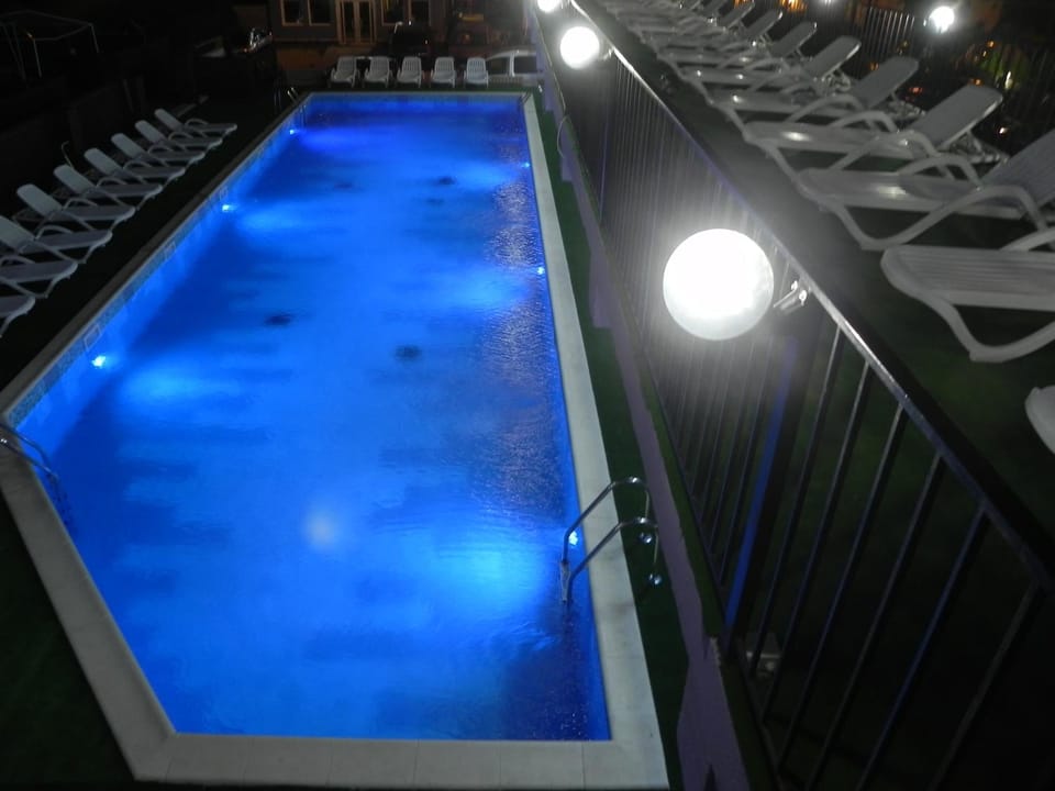Swimming pool, Swimming pool