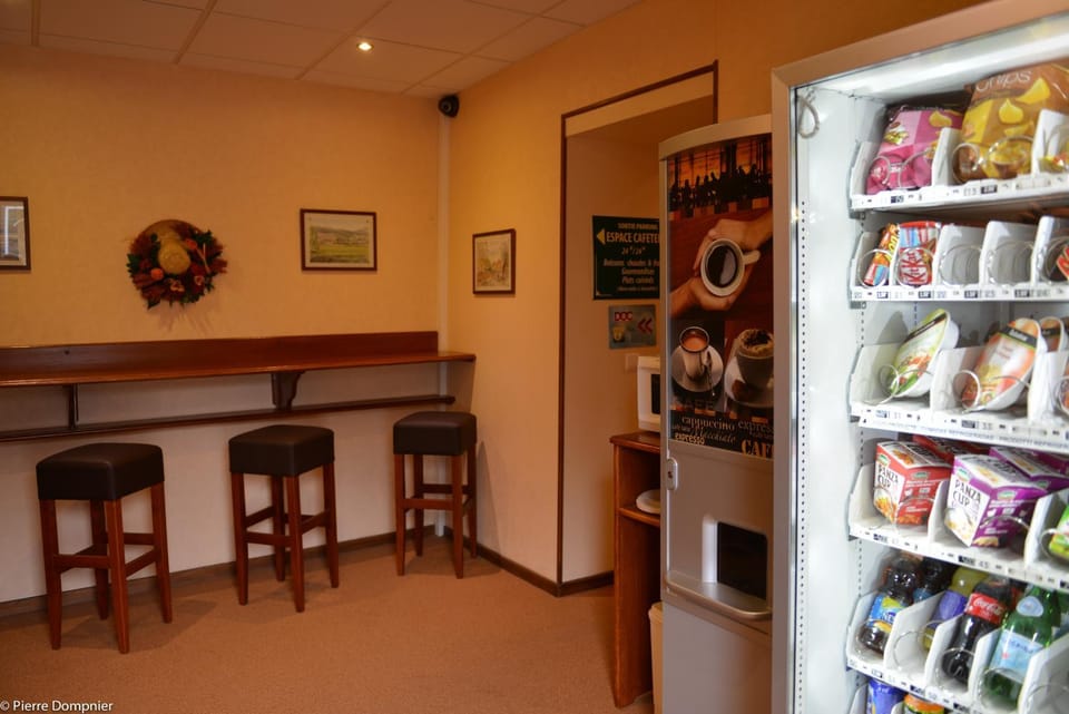 Lobby or reception, Food and drinks