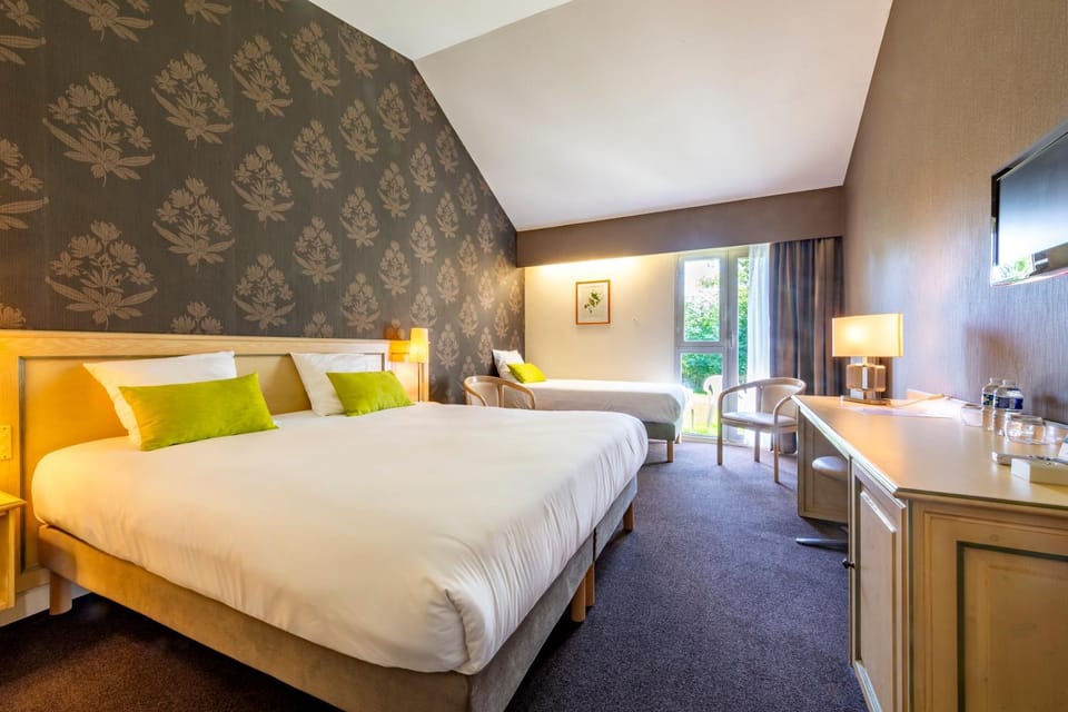 TV and multimedia, Photo of the whole room, Bedroom