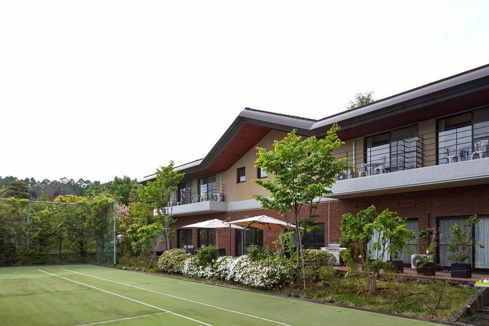 Property building, Facade/entrance, Garden, Garden view