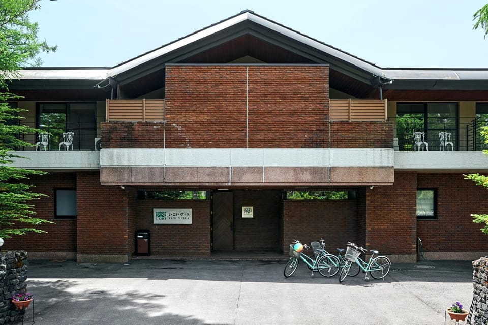 Property building, Facade/entrance, Cycling
