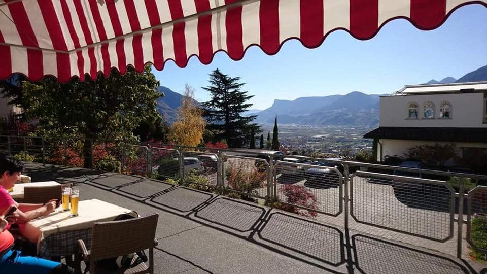 Restaurant/places to eat, View (from property/room), City view
