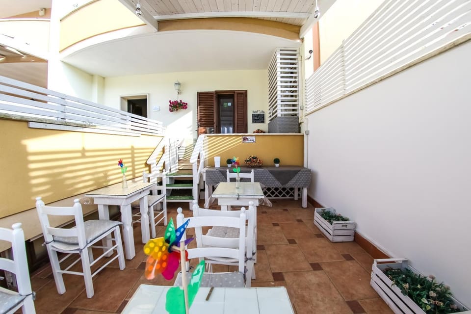 Lounge or bar, Other