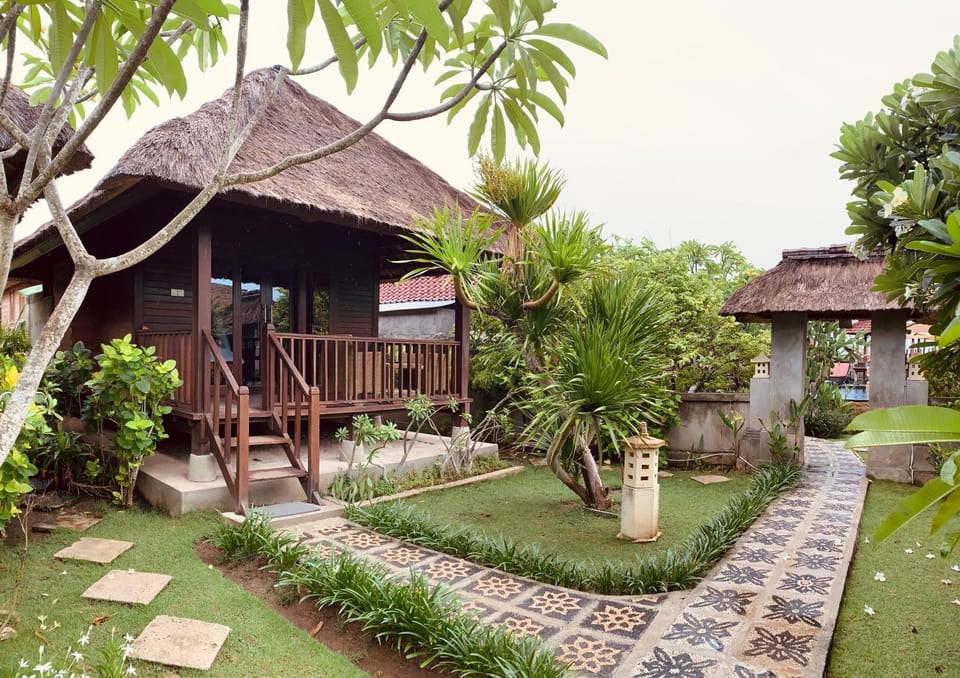 Property building, Facade/entrance, Garden