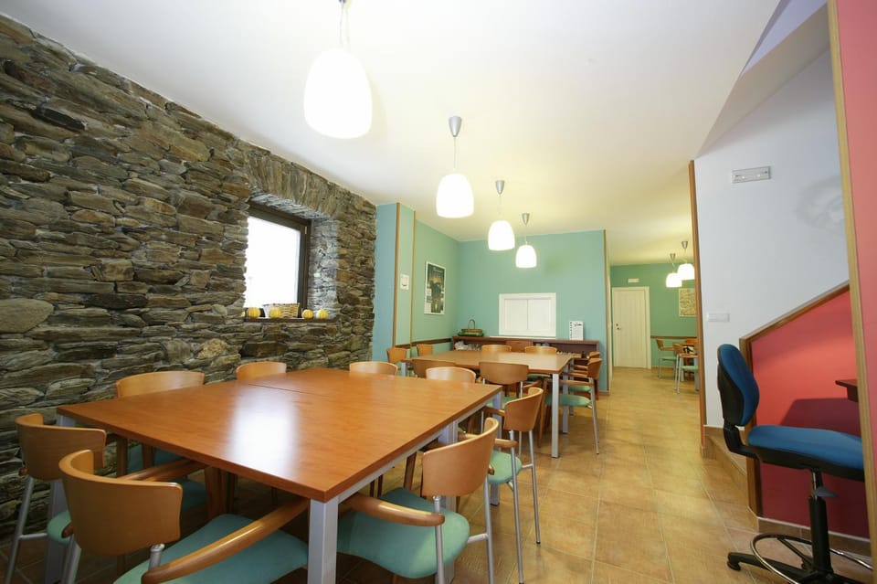 Restaurant/places to eat, Living room, Dining area