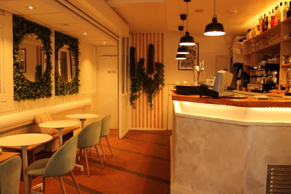 Restaurant/places to eat, Lounge or bar, Food and drinks, Banquet/Function facilities, Seating area, Drinks