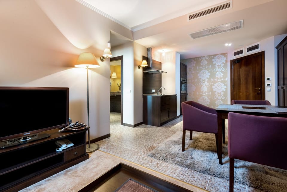 Communal lounge/ TV room, TV and multimedia