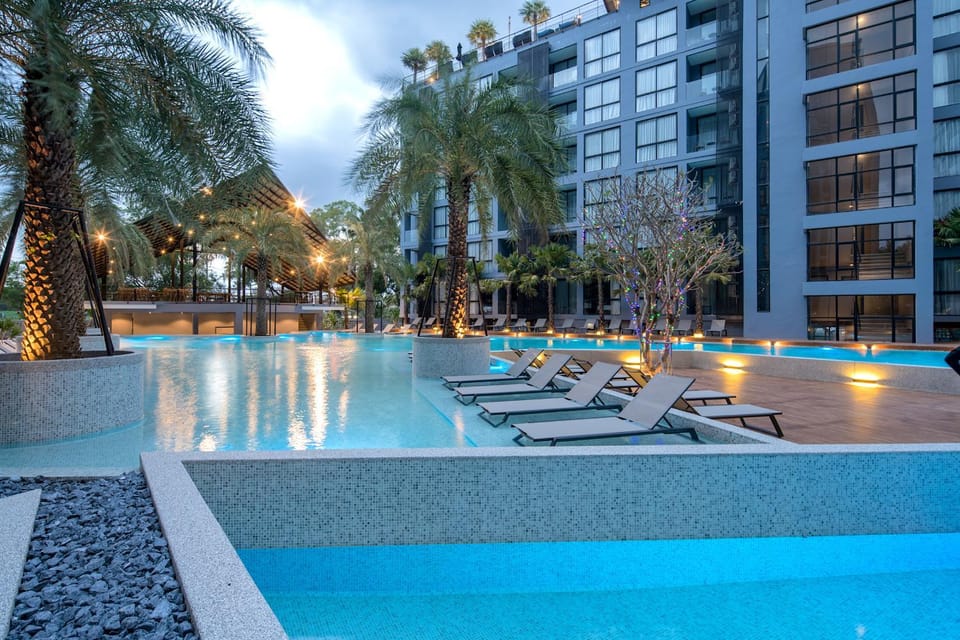 Property building, Swimming pool, Swimming pool