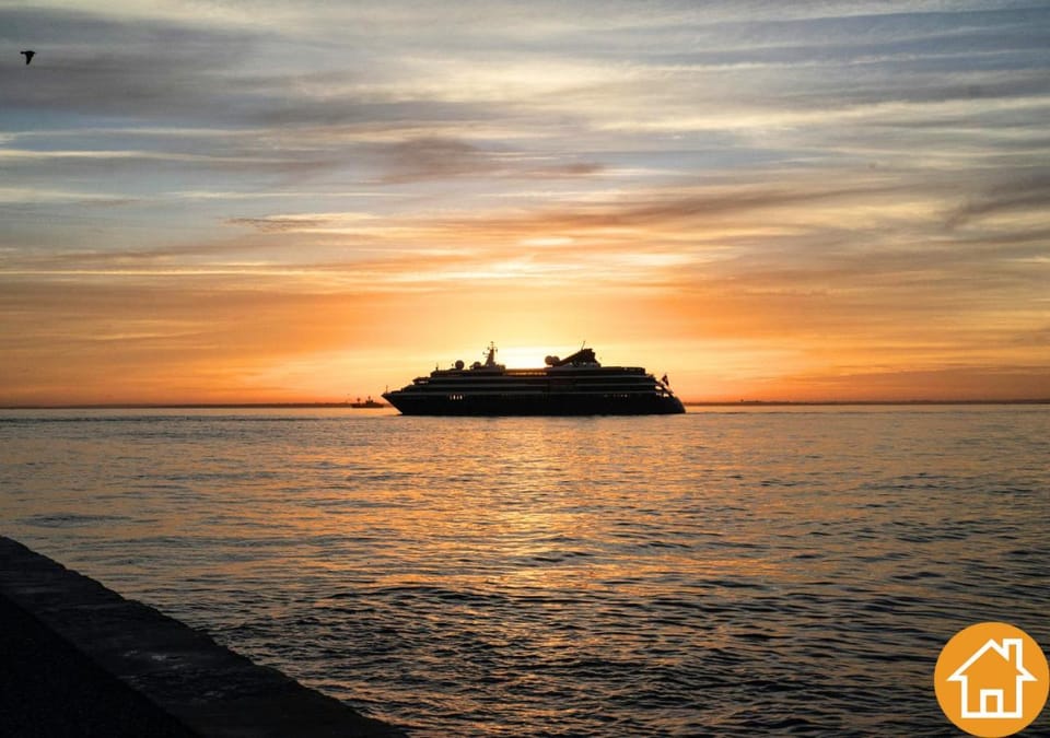 Nearby landmark, View (from property/room)