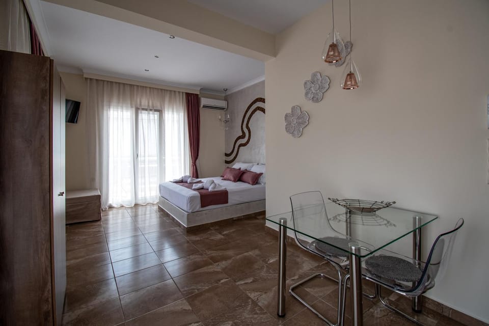Photo of the whole room, Dining area