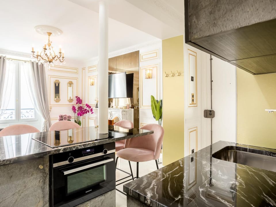 Kitchen or kitchenette, Dining area, oven, stove