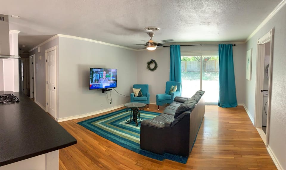 Communal lounge/ TV room, TV and multimedia, Living room, Seating area